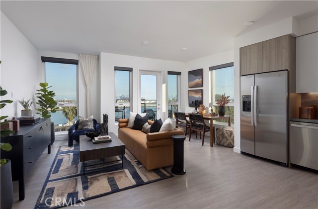 Detail Gallery Image 2 of 21 For 511 S Harbor #404,  San Pedro,  CA 90731 - 2 Beds | 2 Baths