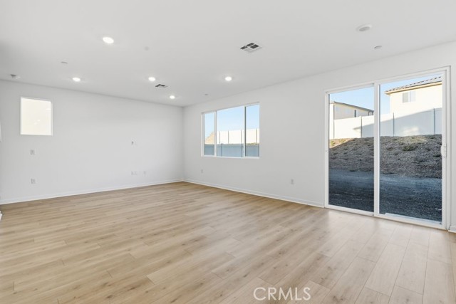 Detail Gallery Image 7 of 28 For 33202 Damask Ln, French Valley,  CA 92596 - 3 Beds | 2/1 Baths