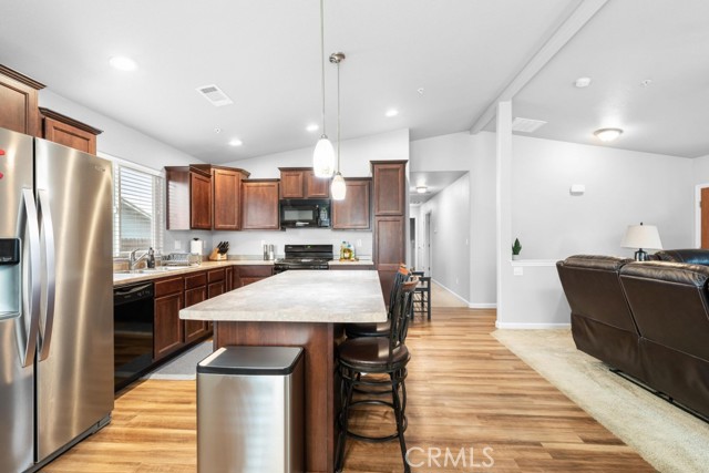 Detail Gallery Image 14 of 34 For 969 August Way, Redding,  CA 96003 - 3 Beds | 2 Baths