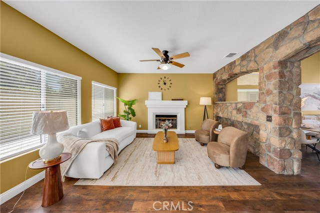 13283 Sunstream Drive, Chino Hills CA: https://media.crmls.org/medias/f4538272-3a10-4441-8ebc-b59c1d38643e.jpg