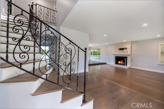 Detail Gallery Image 6 of 33 For 4752 Del Moreno Dr, Woodland Hills,  CA 91364 - 5 Beds | 5/1 Baths