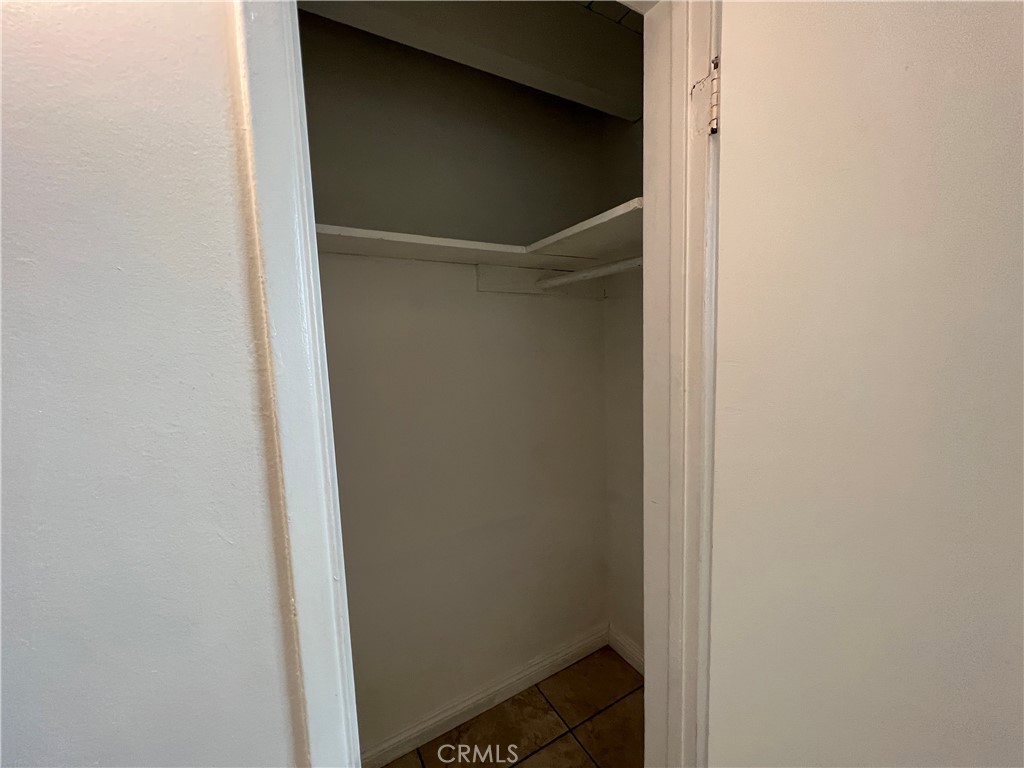 https://media.crmls.org/medias/f453a6c8-c5a3-4c99-bee1-991895407d60.jpg?preset=X-Large