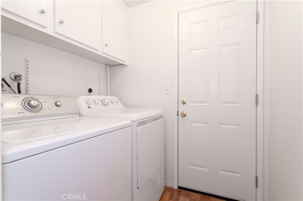 https://media.crmls.org/medias/f453b2ec-3d6b-4789-8b4e-d6717007cd80.jpg?preset=X-Large