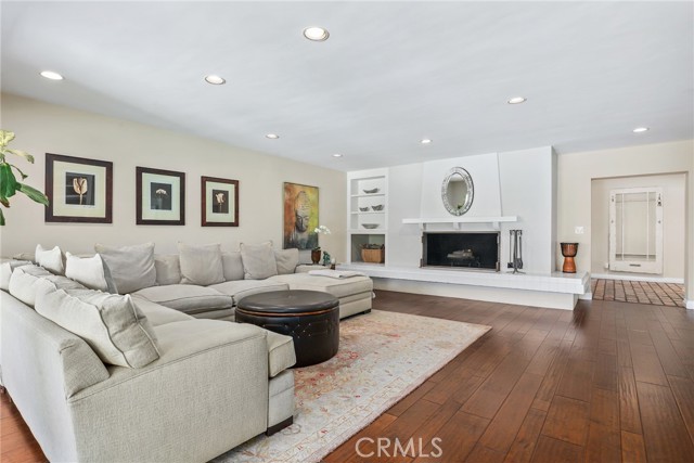 Detail Gallery Image 4 of 35 For 23731 Park Madrid, Calabasas,  CA 91302 - 4 Beds | 3/1 Baths