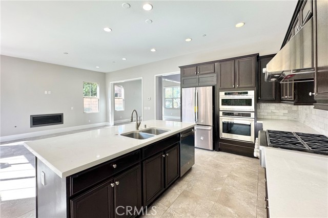 54 Rexford, Irvine CA: https://media.crmls.org/medias/f453f688-15db-4745-9c2b-74c559e0e8be.jpg