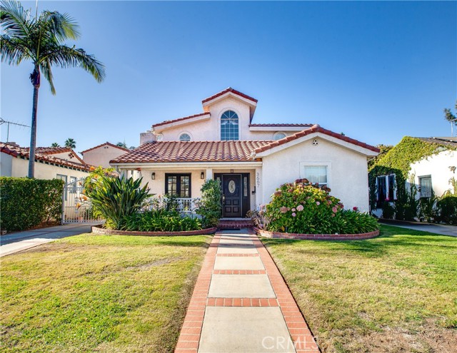 Detail Gallery Image 1 of 39 For 3667 Sawtelle Bld, Los Angeles,  CA 90066 - 5 Beds | 3/1 Baths