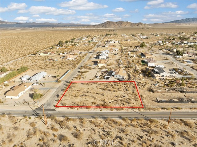 721 Zircon Road, Lucerne Valley CA: https://media.crmls.org/medias/f454c016-a7ca-46f6-9cae-38276f5cf25f.jpg