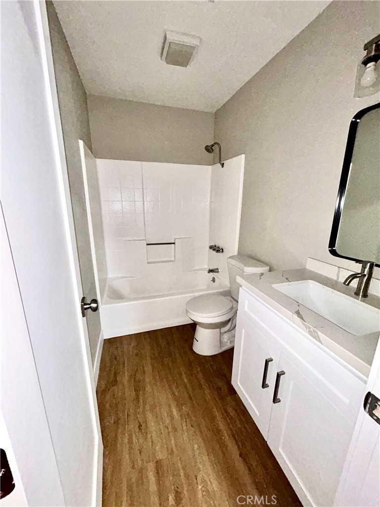 https://media.crmls.org/medias/f454fd4d-efdd-4bed-b437-bf1beda27998.jpg?preset=X-Large