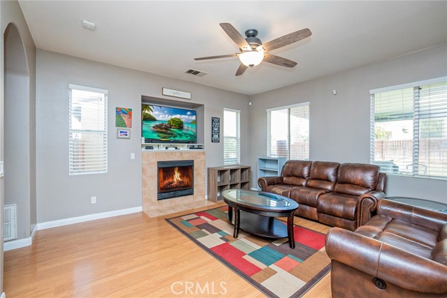 Detail Gallery Image 6 of 44 For 1498 Palma Bonita Ln, Perris,  CA 92571 - 3 Beds | 2/1 Baths