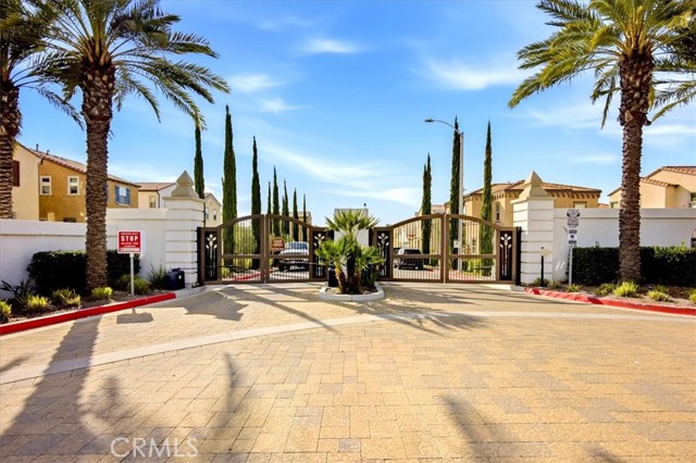 Detail Gallery Image 2 of 27 For 2291 Peach Ct, Upland,  CA 91786 - 3 Beds | 3/1 Baths