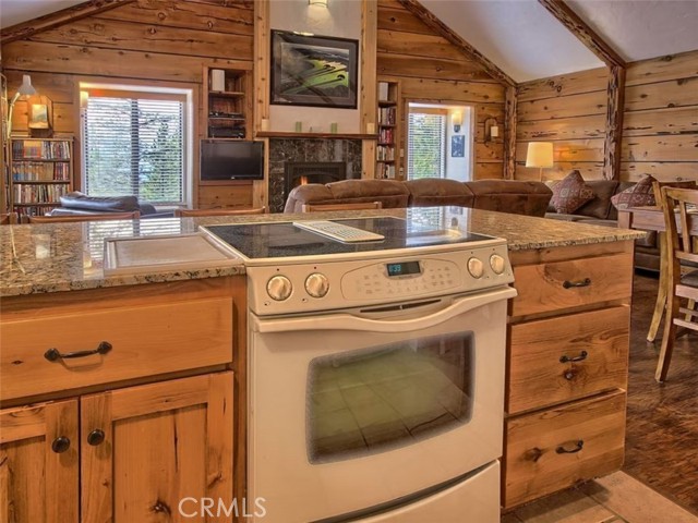 7497 Yosemite Park Way, Yosemite CA: https://media.crmls.org/medias/f456731a-214e-4440-b058-9cdc58dbf9d6.jpg