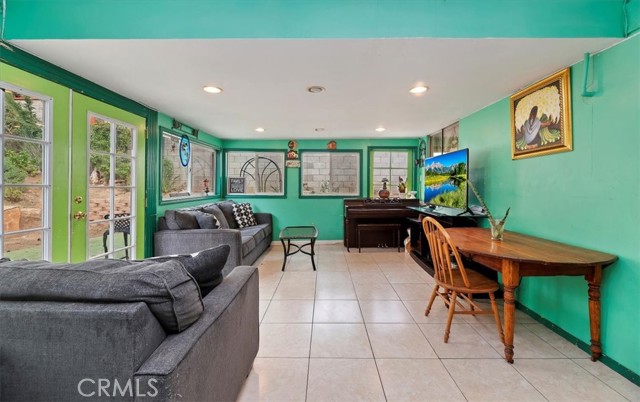 Detail Gallery Image 13 of 44 For 6184 Mandy, San Bernardino,  CA 92407 - 7 Beds | 4 Baths