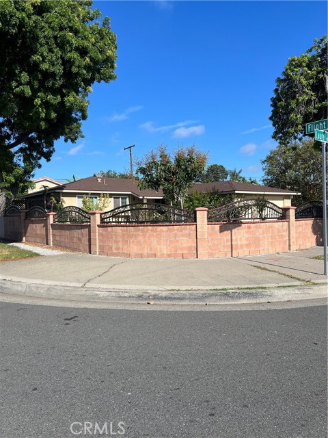 913 S Laurel St, Santa Ana, CA 92704