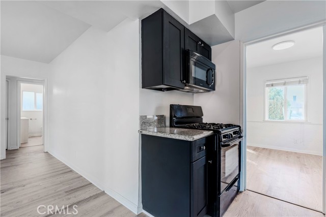 Detail Gallery Image 4 of 33 For 2916 Halldale, Los Angeles,  CA 90018 - 3 Beds | 2 Baths