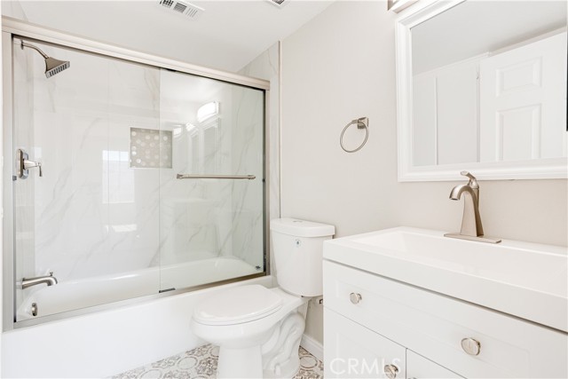 Detail Gallery Image 11 of 24 For 5530 Owensmouth Ave #325,  Woodland Hills,  CA 91367 - 2 Beds | 2 Baths