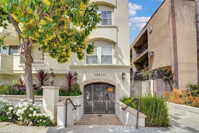 13935 Burbank, 105 photo 2