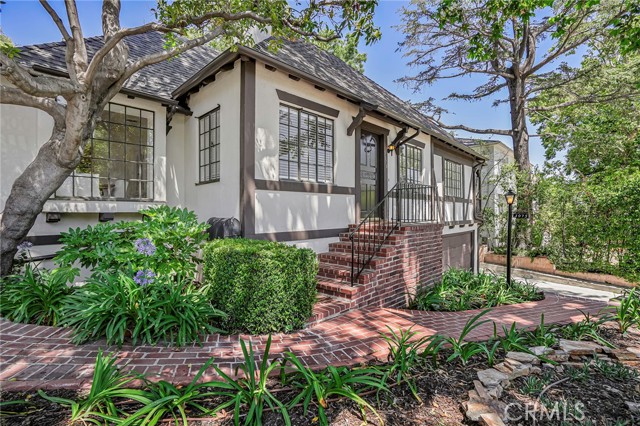 3975 Van Noord Avenue, Studio City CA: https://media.crmls.org/medias/f45af78f-068d-4a1e-9385-24569451b40b.jpg
