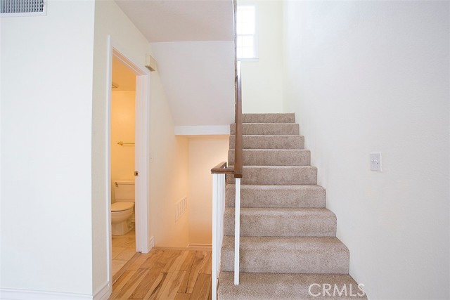 Detail Gallery Image 3 of 17 For 1420 12th St #3,  Manhattan Beach,  CA 90266 - 3 Beds | 2/1 Baths