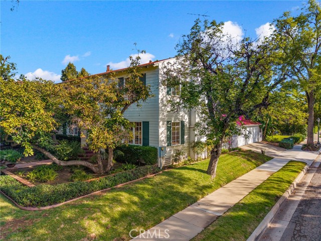 Detail Gallery Image 9 of 53 For 1534 Linda Vista Ave, Pasadena,  CA 91103 - 4 Beds | 2/1 Baths