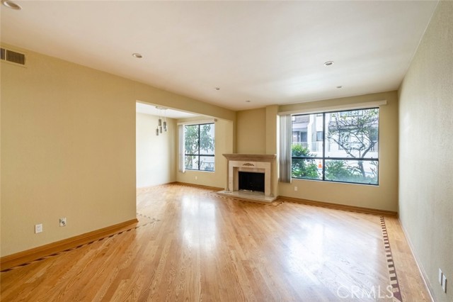 Detail Gallery Image 8 of 42 For 1244 Valley View Rd #129,  Glendale,  CA 91202 - 2 Beds | 2/1 Baths