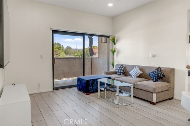 Detail Gallery Image 6 of 39 For 10943 Laurel Canyon #B9,  San Fernando,  CA 91340 - 2 Beds | 2 Baths