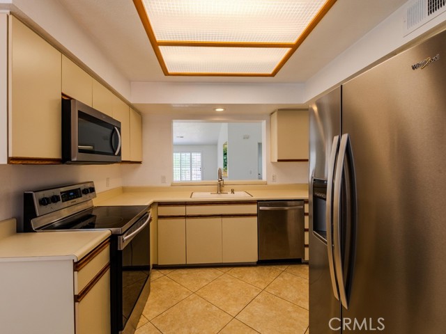 Left side of kitchen