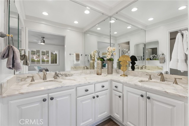 980 Palo Verde Avenue, Long Beach CA: https://media.crmls.org/medias/f45d4a34-7023-4fcc-91bb-b995bf8b5ec2.jpg