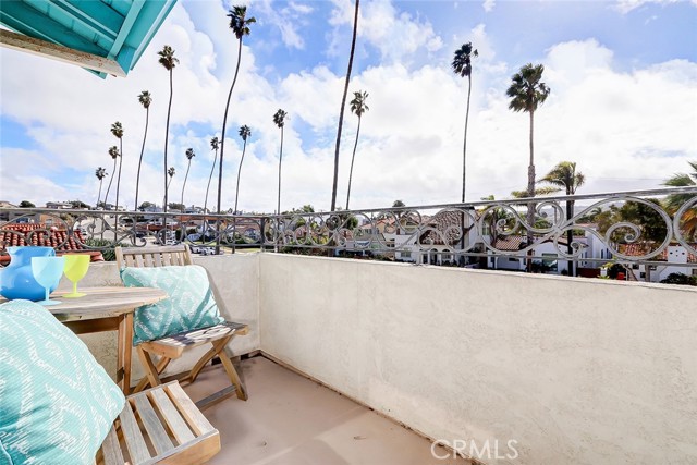 217 Ave E, Redondo Beach, California 90277, 5 Bedrooms Bedrooms, ,2 BathroomsBathrooms,Residential,Sold,Ave E,SB22230929