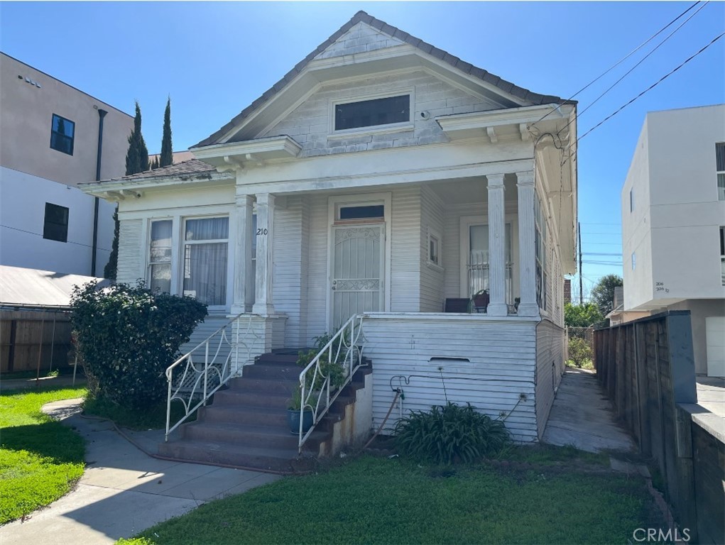 210 E 29th