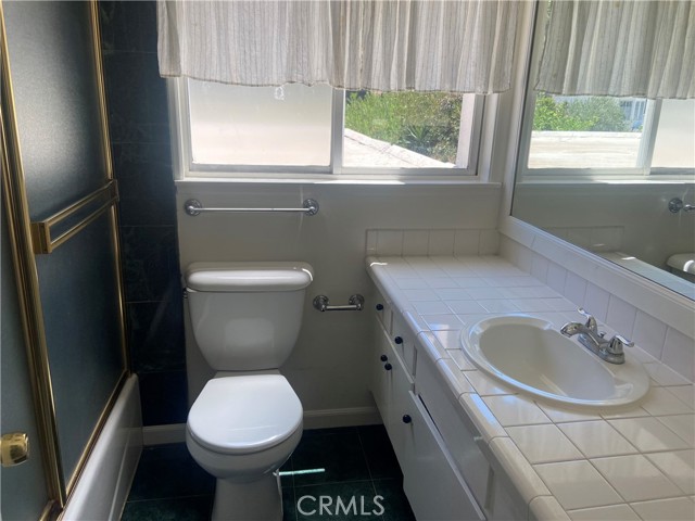17041 Escalon Drive, Encino CA: https://media.crmls.org/medias/f4609644-0ba8-4be0-9bb5-f4451a78a889.jpg
