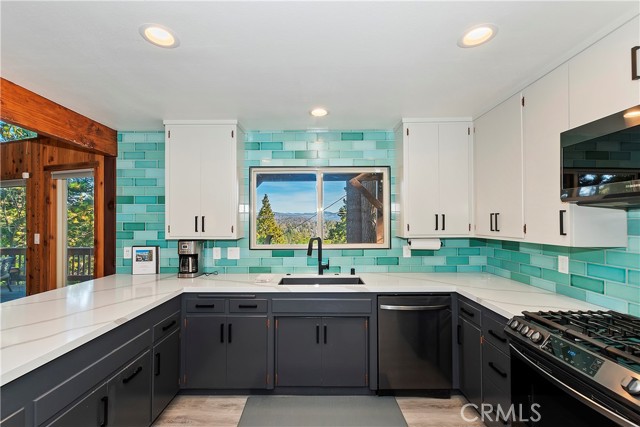 Detail Gallery Image 13 of 54 For 762 Zurich Dr, Lake Arrowhead,  CA 92352 - 4 Beds | 2/1 Baths