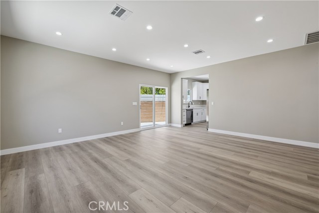 Detail Gallery Image 3 of 23 For 9754 Laramie Ave, Chatsworth,  CA 91311 - 3 Beds | 2 Baths
