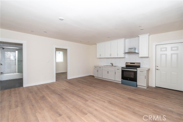 1038 E 53rd Street, Los Angeles CA: https://media.crmls.org/medias/f462c0d7-4bbd-4aab-afdc-8b2e9518a79c.jpg