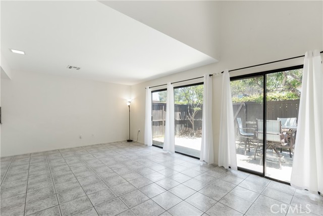 Detail Gallery Image 9 of 39 For 1693 S Heritage Cir, Anaheim,  CA 92804 - 3 Beds | 2 Baths