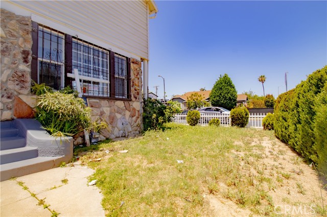 2101 Arlington Avenue, Los Angeles CA: https://media.crmls.org/medias/f4636412-e5b2-437d-b987-099e792e9af6.jpg