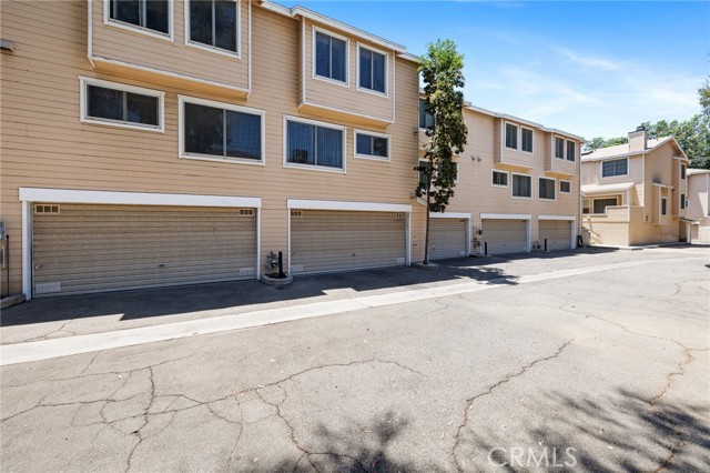 7038 De Celis Place, Van Nuys CA: https://media.crmls.org/medias/f464480c-4889-45b0-8ad1-dc0952949e36.jpg
