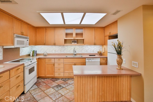 1240 Oakmont Dr, Seal Beach CA: https://media.crmls.org/medias/f465c02f-772d-43a1-82db-ce6a5a5a90a8.jpg