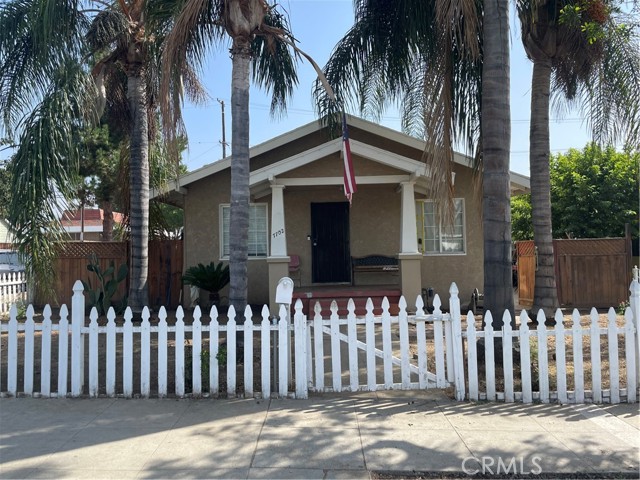 7702 Comstock