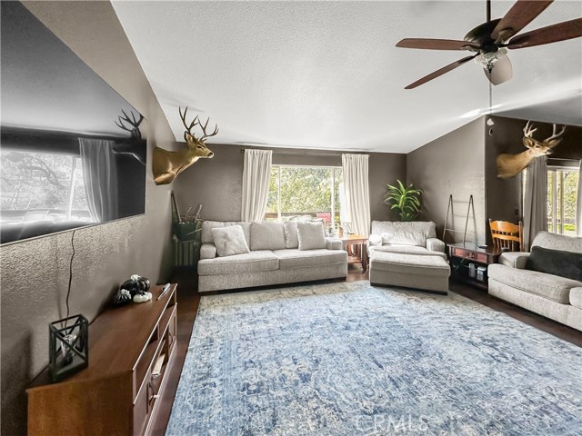 Detail Gallery Image 2 of 16 For 6149 Kanaka Ave, Oroville,  CA 95966 - 3 Beds | 2 Baths