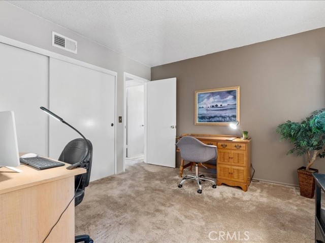 Detail Gallery Image 20 of 34 For 6030 Maury Ave, Woodland Hills,  CA 91367 - 4 Beds | 2/1 Baths