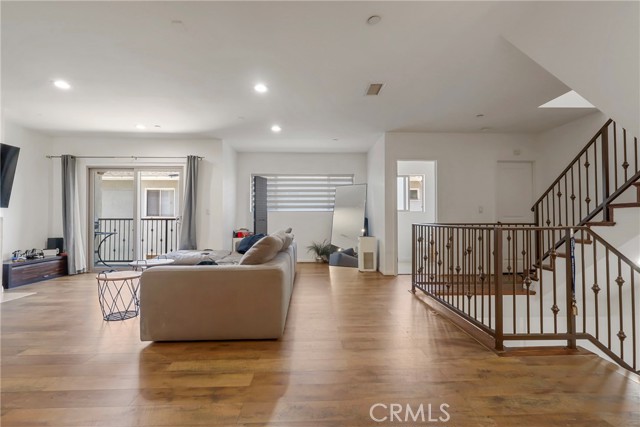 Detail Gallery Image 8 of 25 For 1611 W 208th #3,  Torrance,  CA 90501 - 3 Beds | 3 Baths