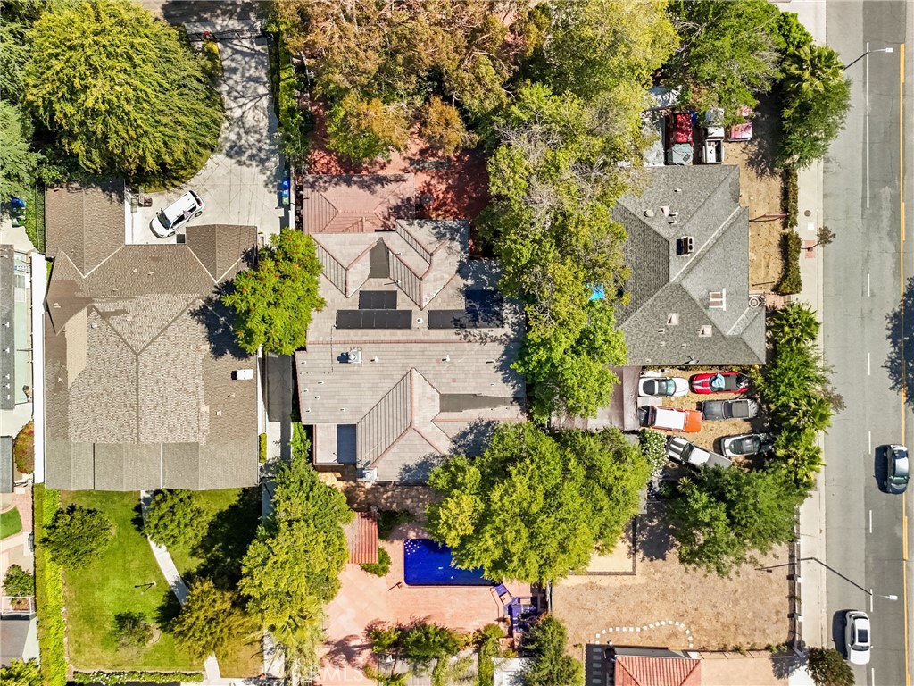 https://media.crmls.org/medias/f466ce69-2100-4b08-96e3-817144eeb55c.jpg?preset=X-Large