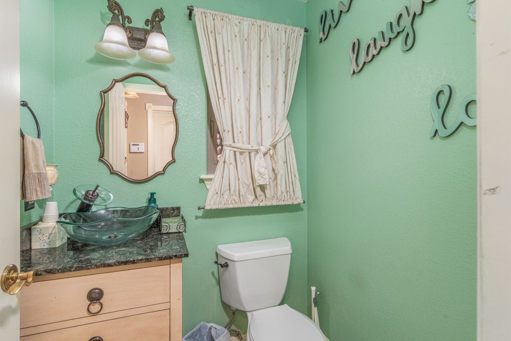 Detail Gallery Image 14 of 63 For 20450 Avenida Castilla, Murrieta,  CA 92562 - 4 Beds | 2/1 Baths