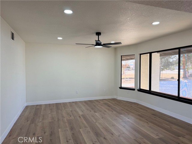 Detail Gallery Image 8 of 37 For 7605 Langdon Ave, Hesperia,  CA 92345 - 3 Beds | 2/1 Baths