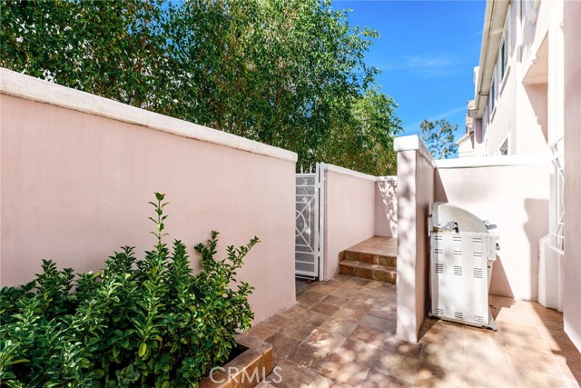 5923 Etiwanda Avenue, Tarzana CA: https://media.crmls.org/medias/f467b763-986a-415c-b3d7-3fb201b548d4.jpg