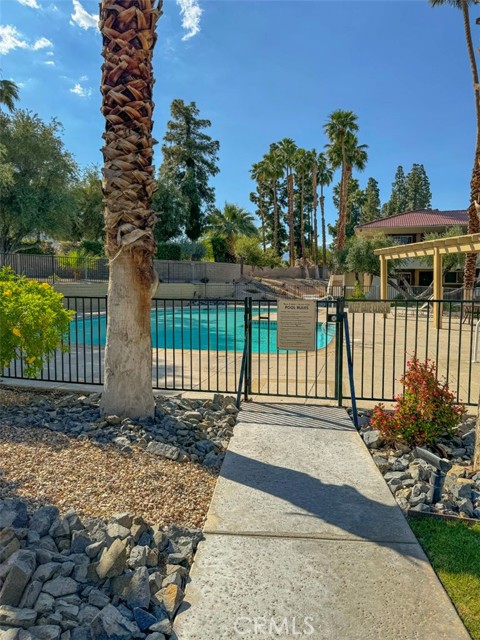 Detail Gallery Image 7 of 38 For 2825 N Los Felices Rd #212,  Palm Springs,  CA 92262 - 1 Beds | 1 Baths