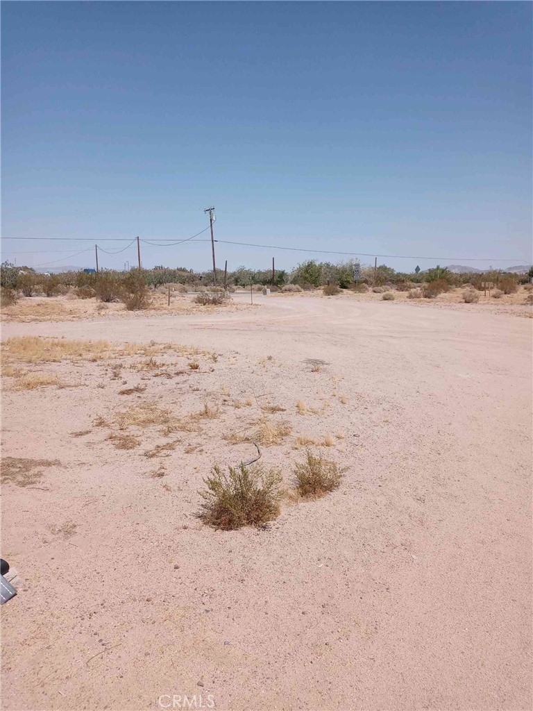 https://media.crmls.org/medias/f4687004-efdd-42d5-84d7-c57c18f6eafd.jpg?preset=X-Large