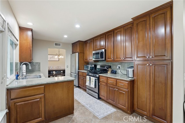 Detail Gallery Image 22 of 52 For 1513 Glenn Cir, Placentia,  CA 92870 - 4 Beds | 2/1 Baths