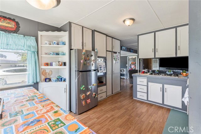 5800 Hamner Avenue, Eastvale CA: https://media.crmls.org/medias/f46a18e6-b293-44b0-86dc-10e387a24283.jpg
