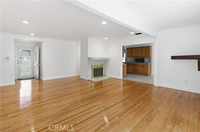 Detail Gallery Image 4 of 16 For 11131 Dempsey, Granada Hills,  CA 91344 - 4 Beds | 2 Baths